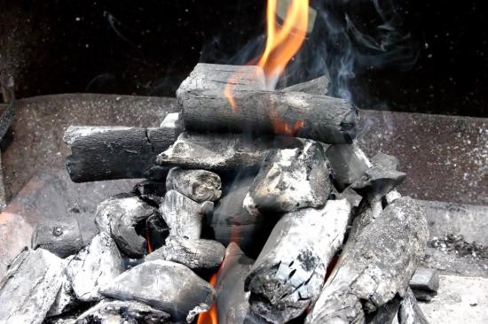 Grafik stellt ein Lagerfeuer dar