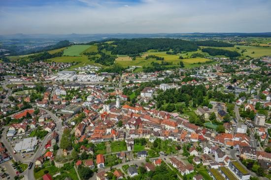 Zeigt die Stadt Stockach aus der Vogelperspektive