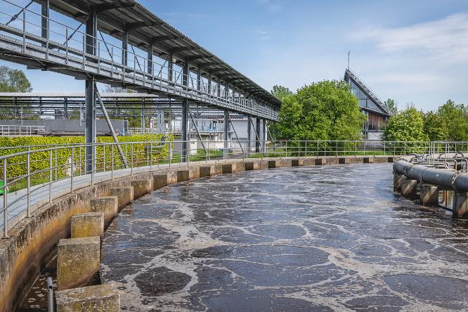 Das Klärbecken der Kläranlage Stockach