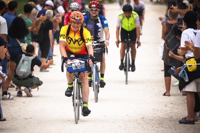 Nils Rode auf dem Fahrrad