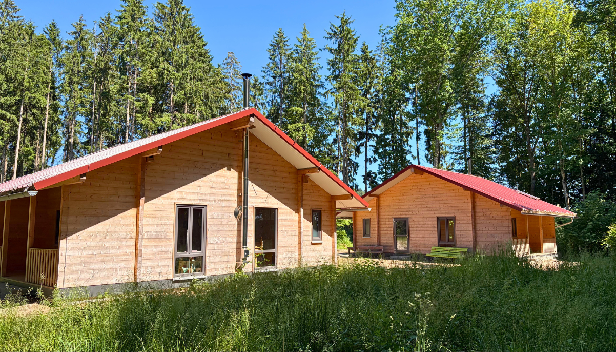 Frontansicht des Waldkindergartens Buntspechte